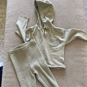 Modern Moments Sweater Set - 18 months - Green - VGUC